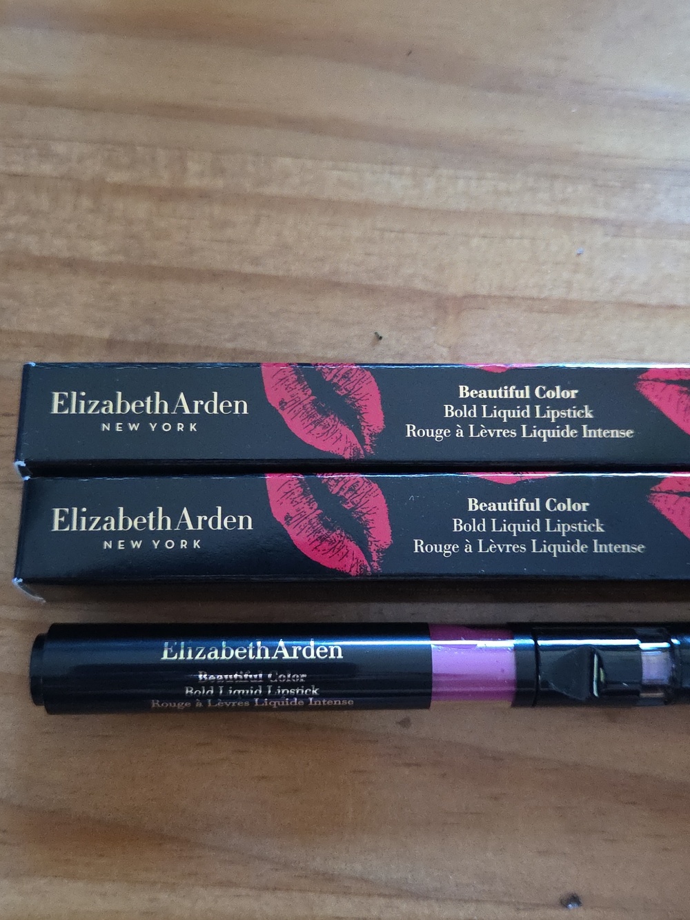 Elizabeth Arden Beautiful Color Bold Liquid Lipstick - Extreme Pink - Picture 2 of 5